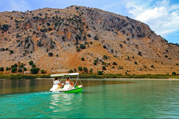 pedalo-lac-kournas-ile-crete-grece-511044-38.png