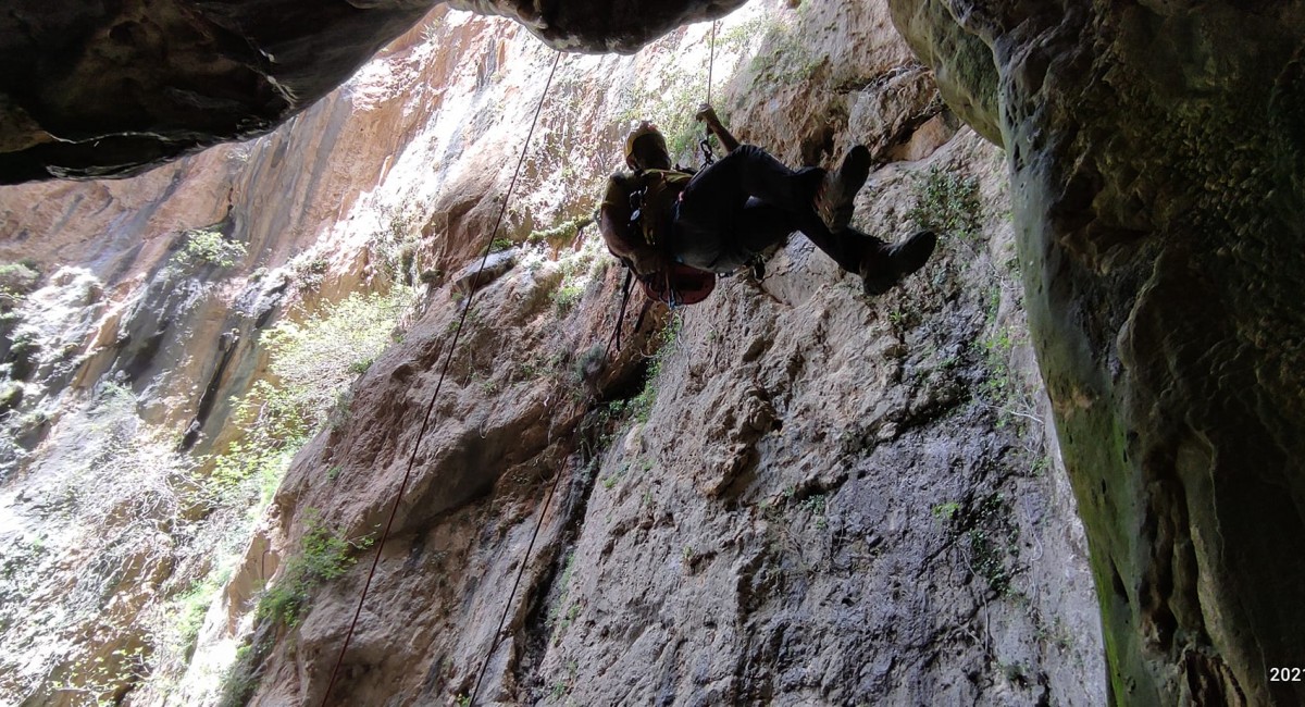 CANYONING AND ESCAPE IN ACTION CANYONING AND ESCAPE IN ACTION