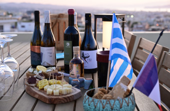 Apéro Crétois sur les Toits de La Canée : une dégustation authentique chez l’habitant